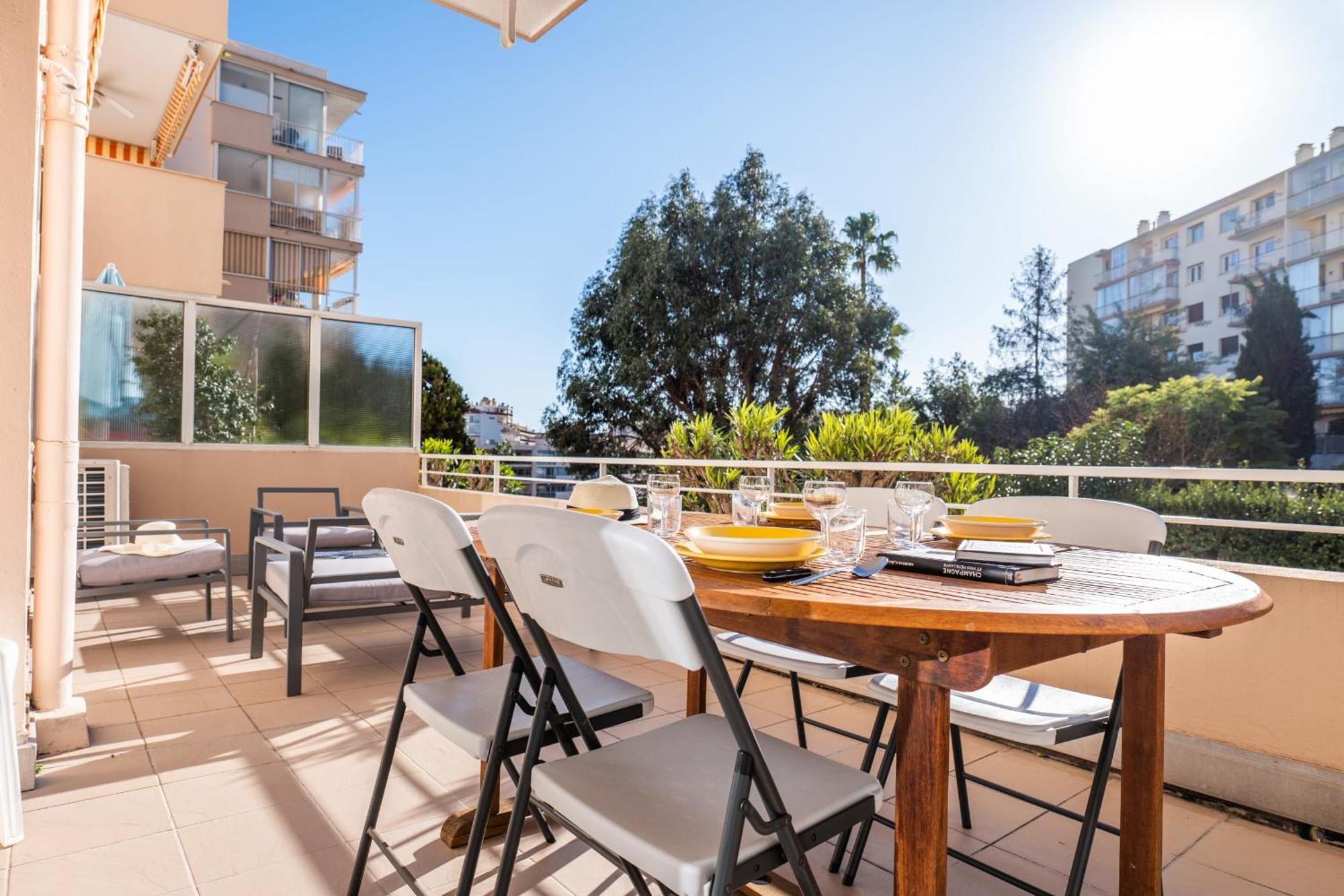 Bright 2bedroom 15min Walk To The Palais Appartement *