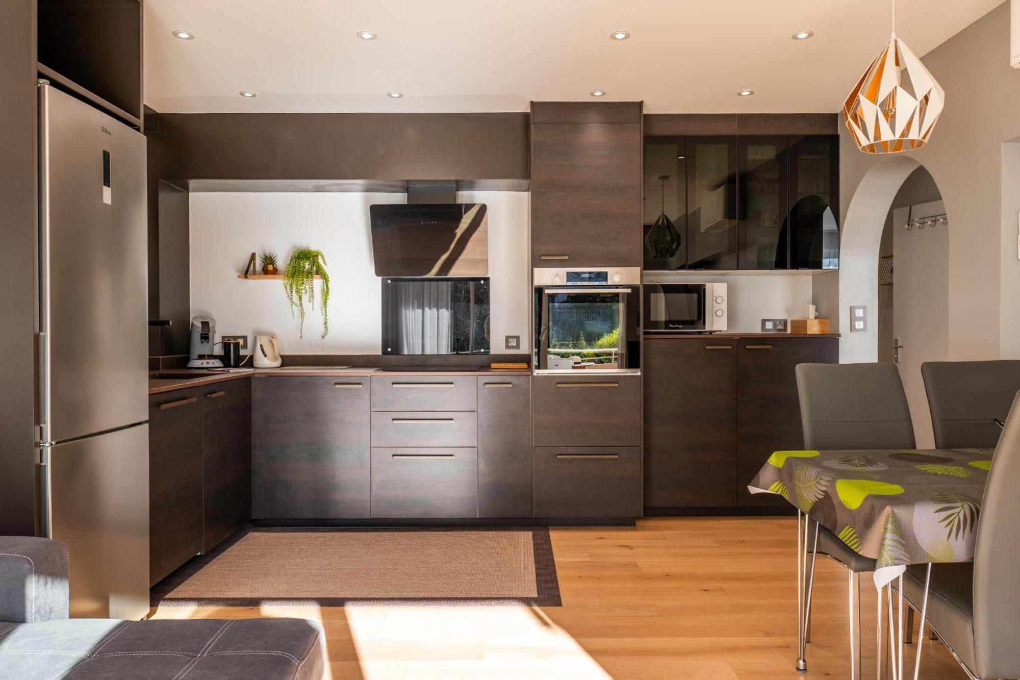 Bright 2bedroom 15min Walk To The Palais Appartement