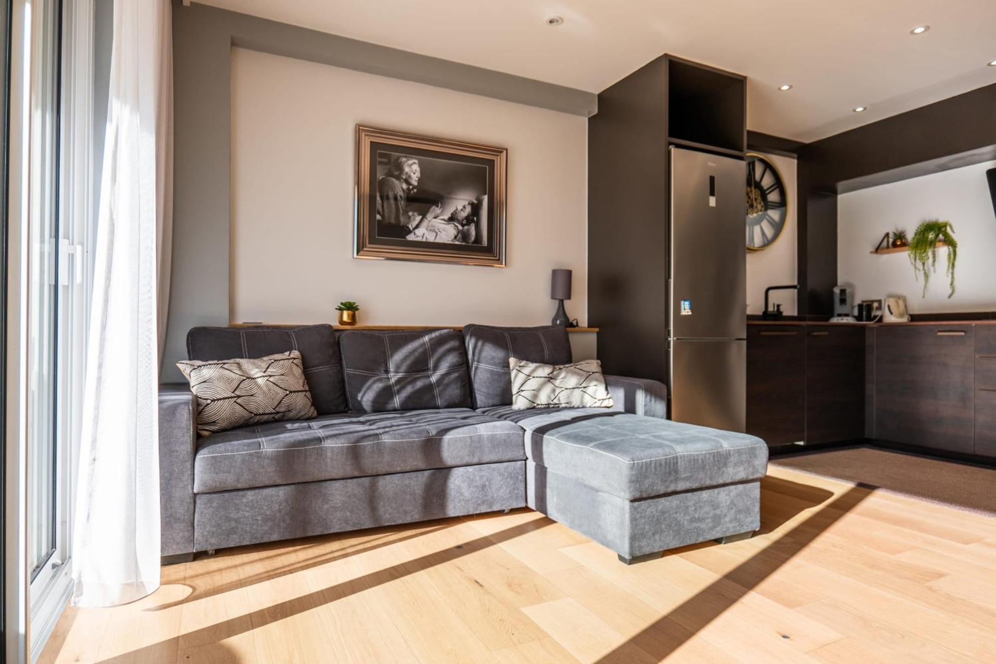 Bright 2bedroom 15min Walk To The Palais *